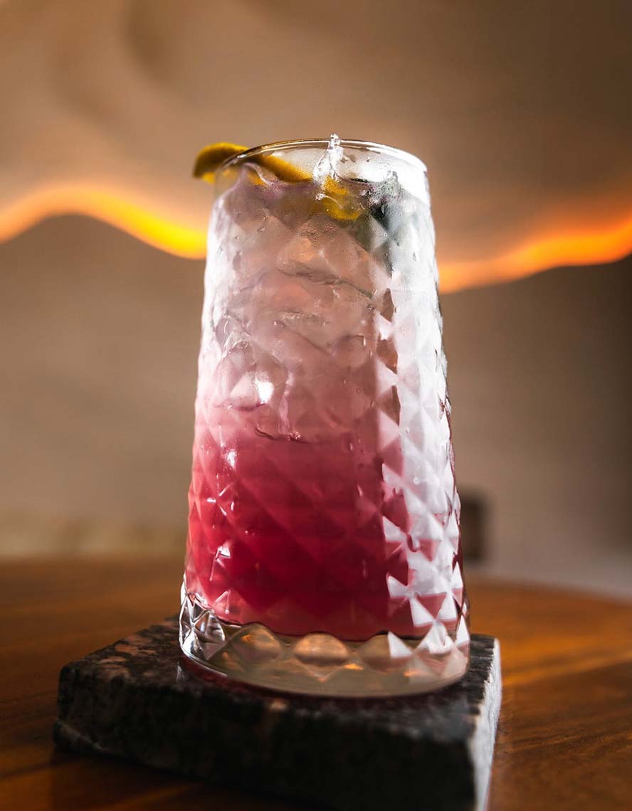 Bar & Lounge